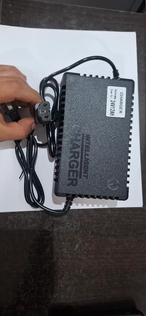CARGADOR GENERICO 24V 1.8AH TIPO BATERIA