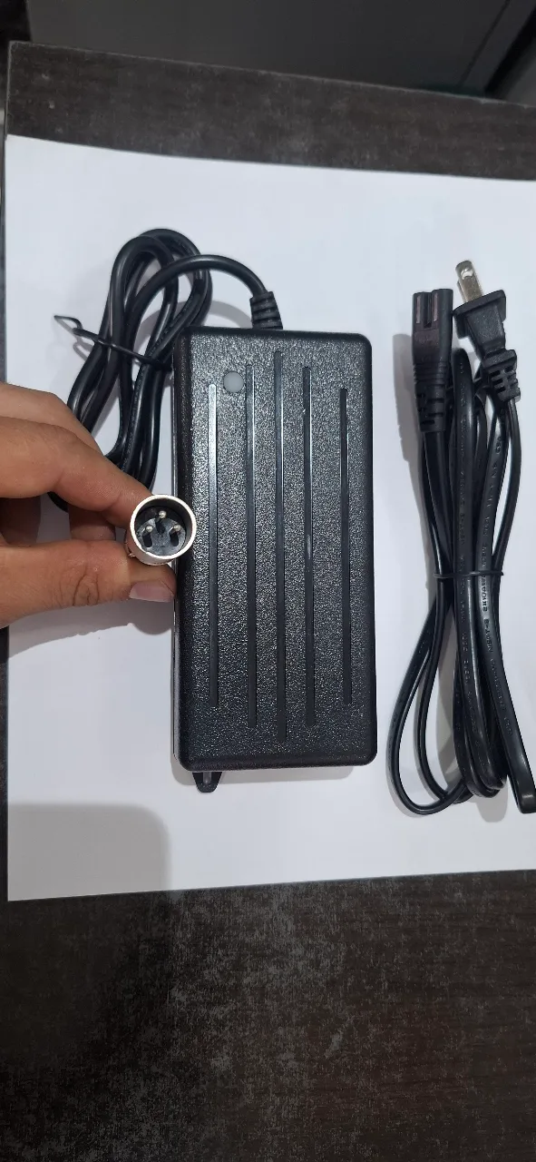 CARGADOR 24V 2.8AH TIPO MICROFONO