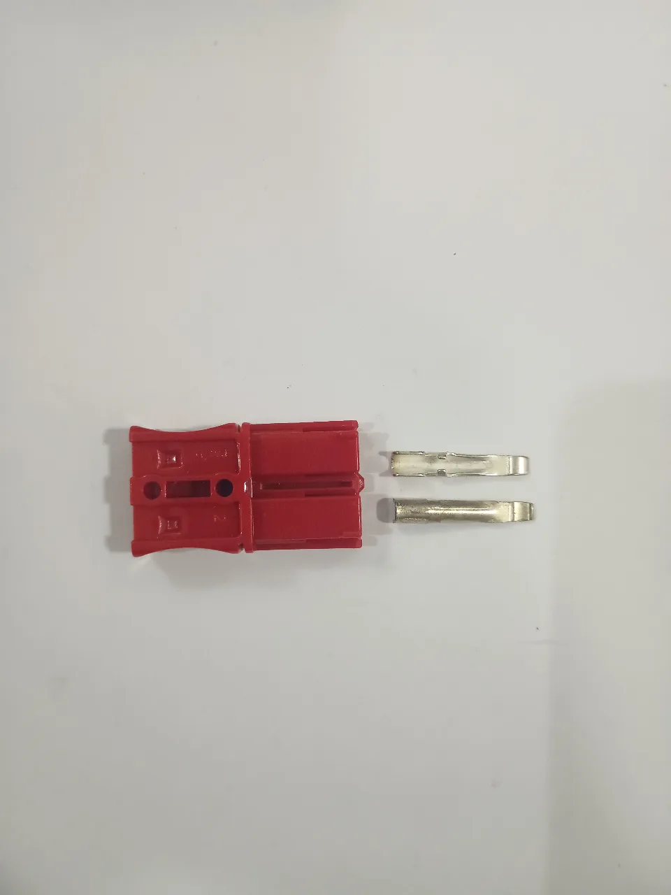 CONECTOR ROJO PARA BATERIA CON TERMINALES