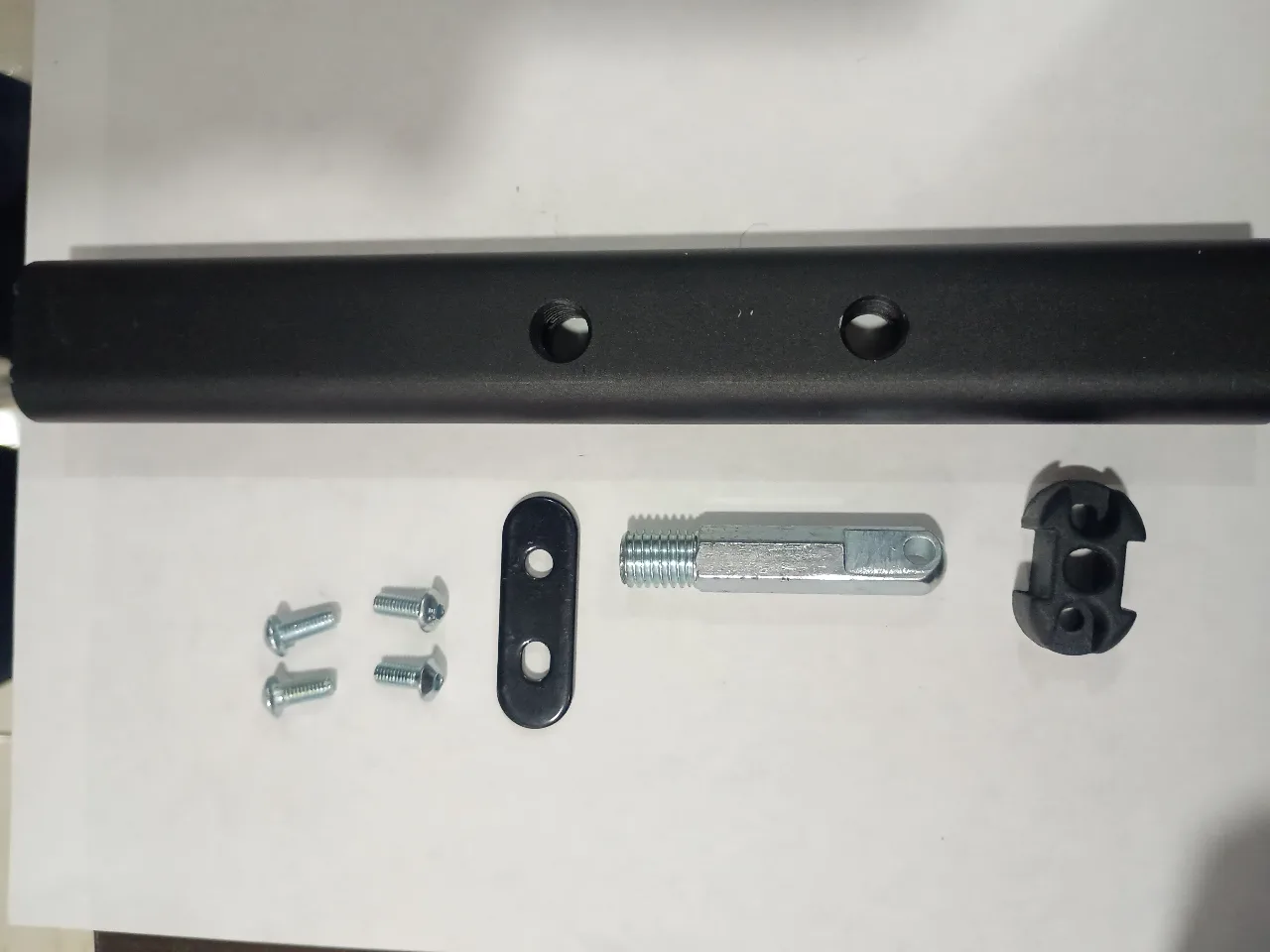 BARRA CON ACCESORIOS PARA ANCLAR A CAJA DE BATERIA 1020 (7020)