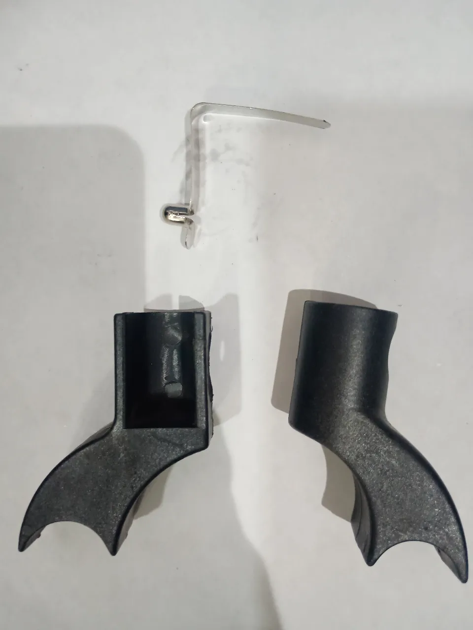 SOPORTE PLASTICO (IZQUIERDO O DERECHO) PARA LA BARRA DEL ESPALDAR SILLA 1020 (7020)