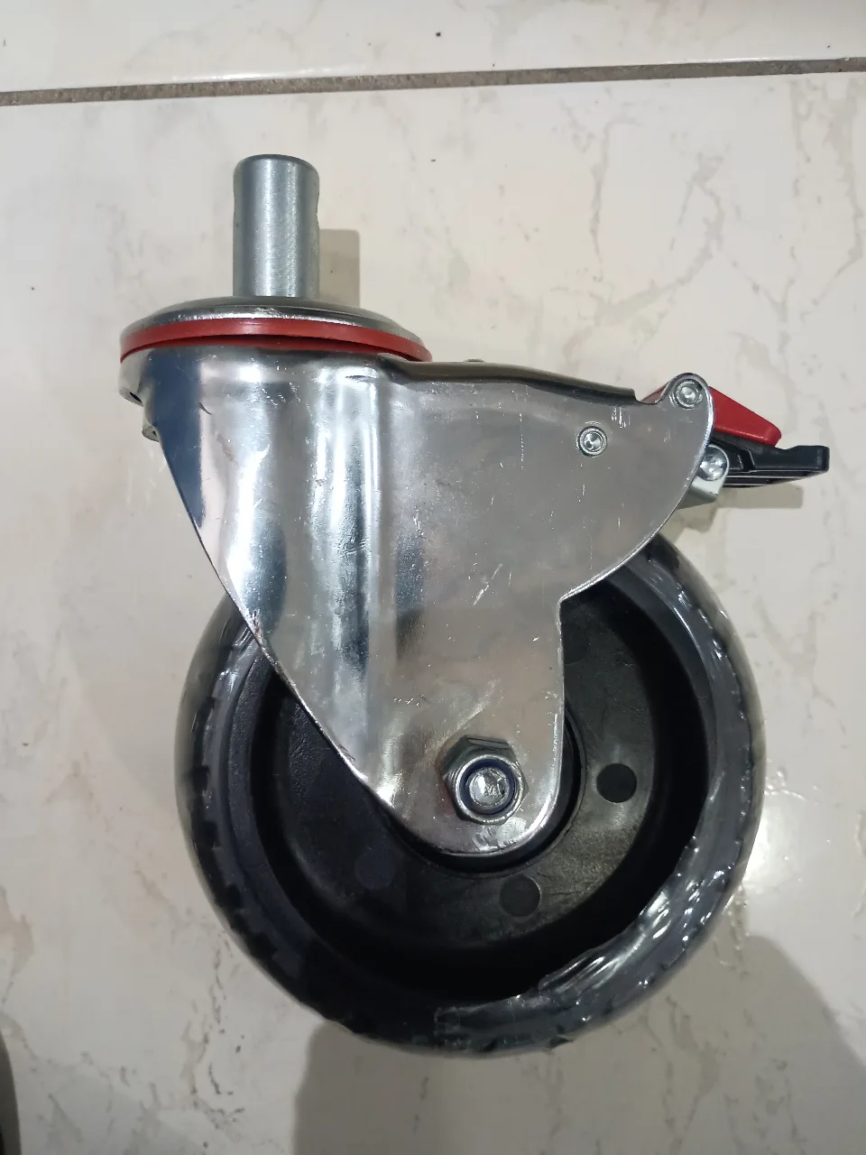 RUEDA MACIZA CON RIN TRASERA CON TENEDOR 125MM Y SISTEMA DE FRENO YXH-3B (CAMILLA)