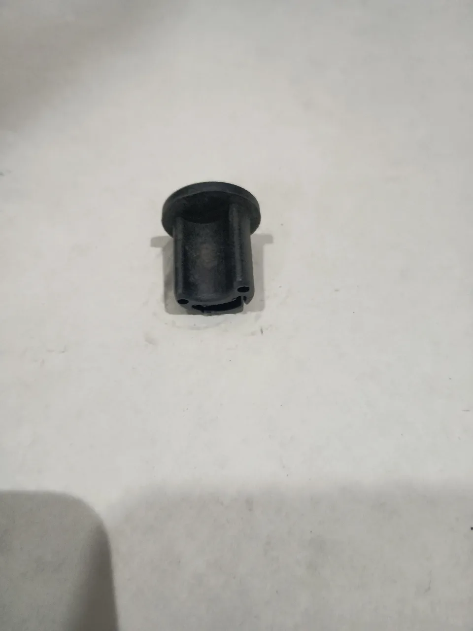 TAPON PLASTICO PARA SUJETAR TAPICERIA AL MARCO SILLA 1020 (7020)