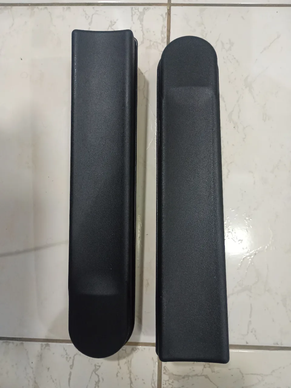 ALMOHADILLA DESCANSABRAZOS (IZQUIERDO Y DERECHO) CON BASE PLASTICA PARA 1015 (ROYAL)