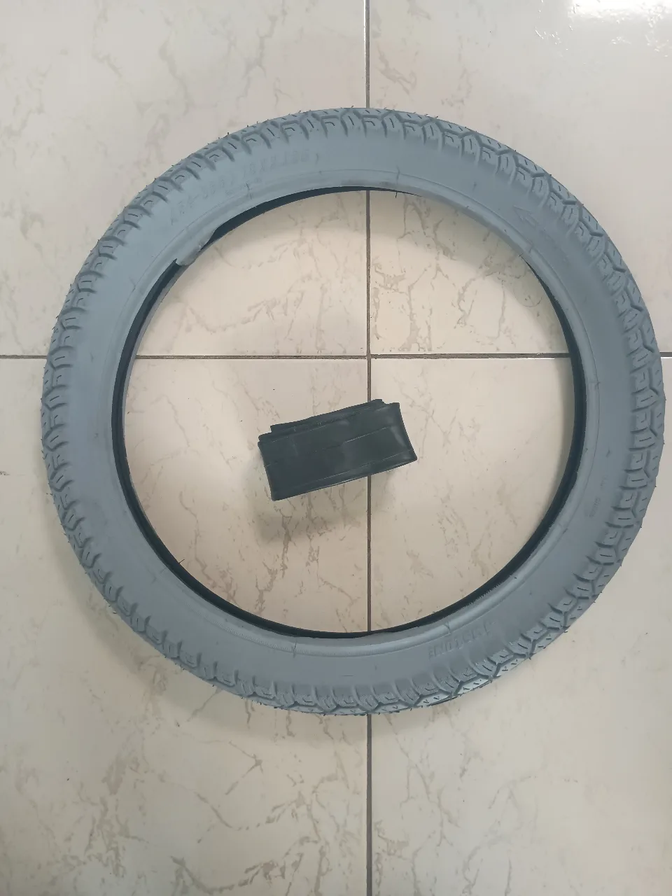 CORAZA Y NEUMATICO 18 X 2.125 JRWD1801 (SATURN)