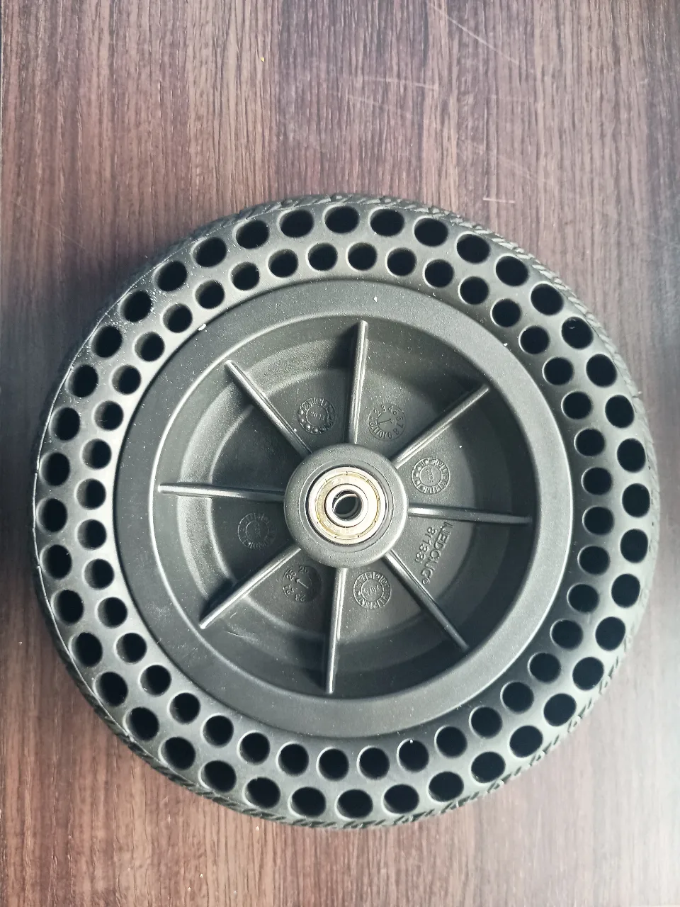 RUEDA MACIZA CON RIN 8" TRASERA PARA MODELO 1015 (ROYAL)
