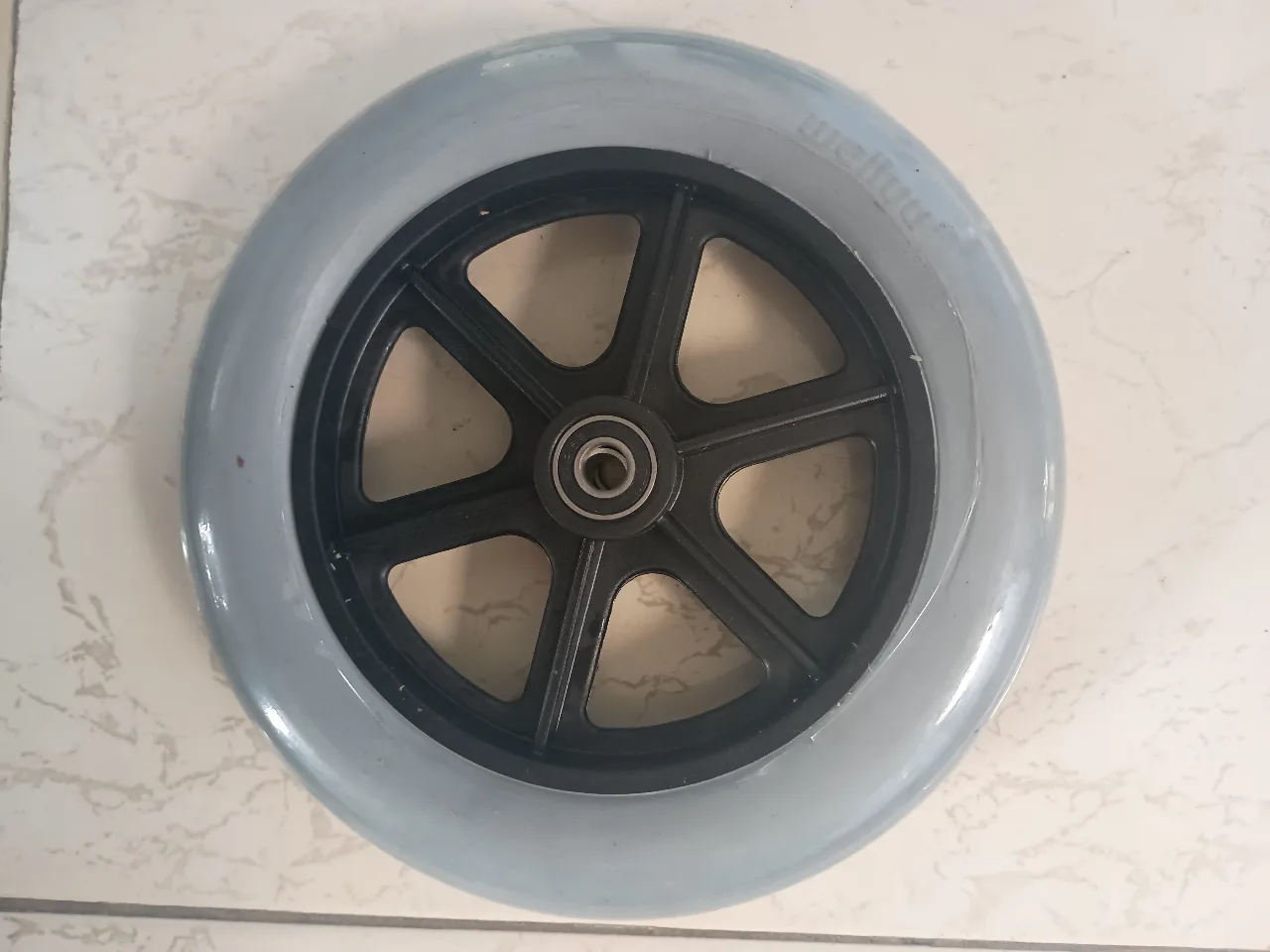 RUEDA MACIZA CON RIN 10 X 2.125 GRIS PARA BZ6301 (001); YHW-001-D (001); JRWD1801 (SATURN)