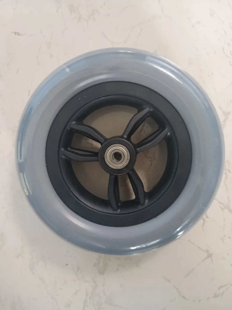 RUEDA MACIZA CON RIN 8" 200 X 50 GRIS JRWD301 (002); JRWD1002 (MERCURY); FLA-04 (COMFORT SIX); 1031 (VENUS): JRWD602 (SCORPIO); S01 (AGILITY); 1033 (ULTRALIVIANA 2.0)