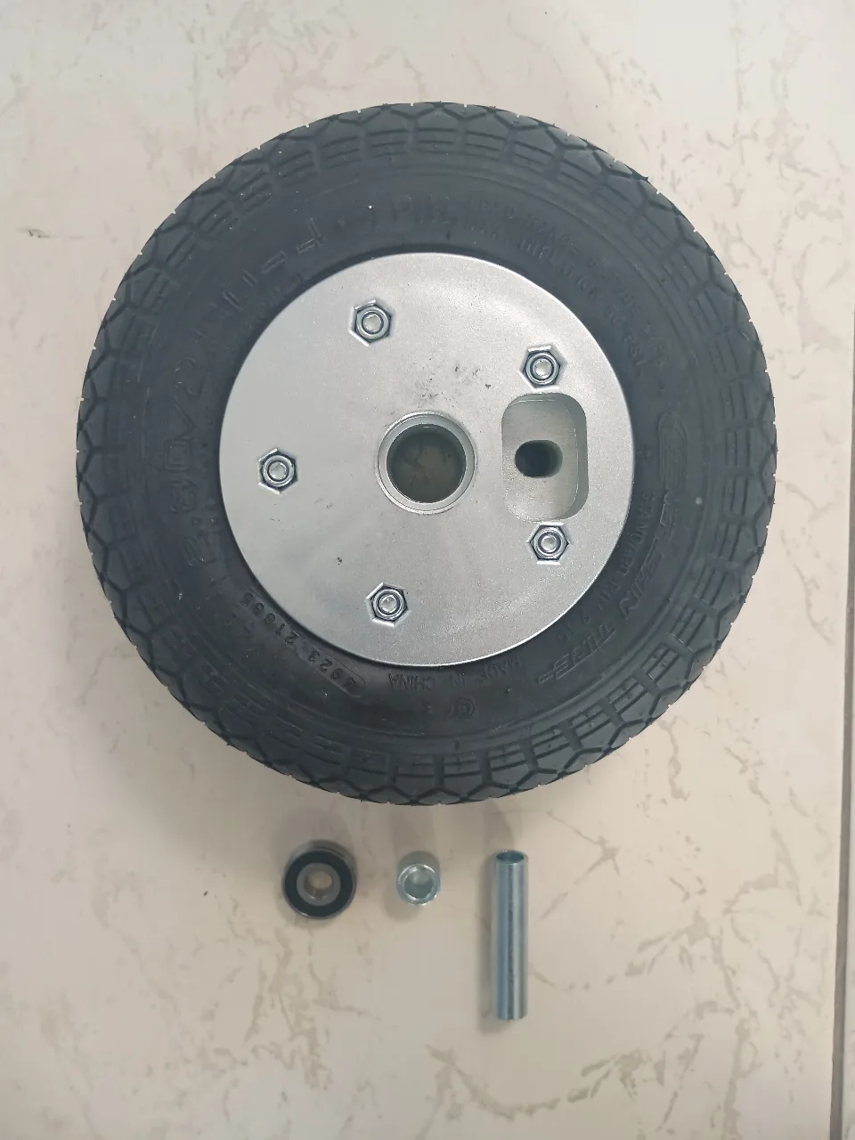 RUEDA MACIZA (COMPLETA CON RIN) 2.80/2.50-4 PARA JRWB802 (MILAN); 1020 (7020); 1035 (BIPEDESTADORA)