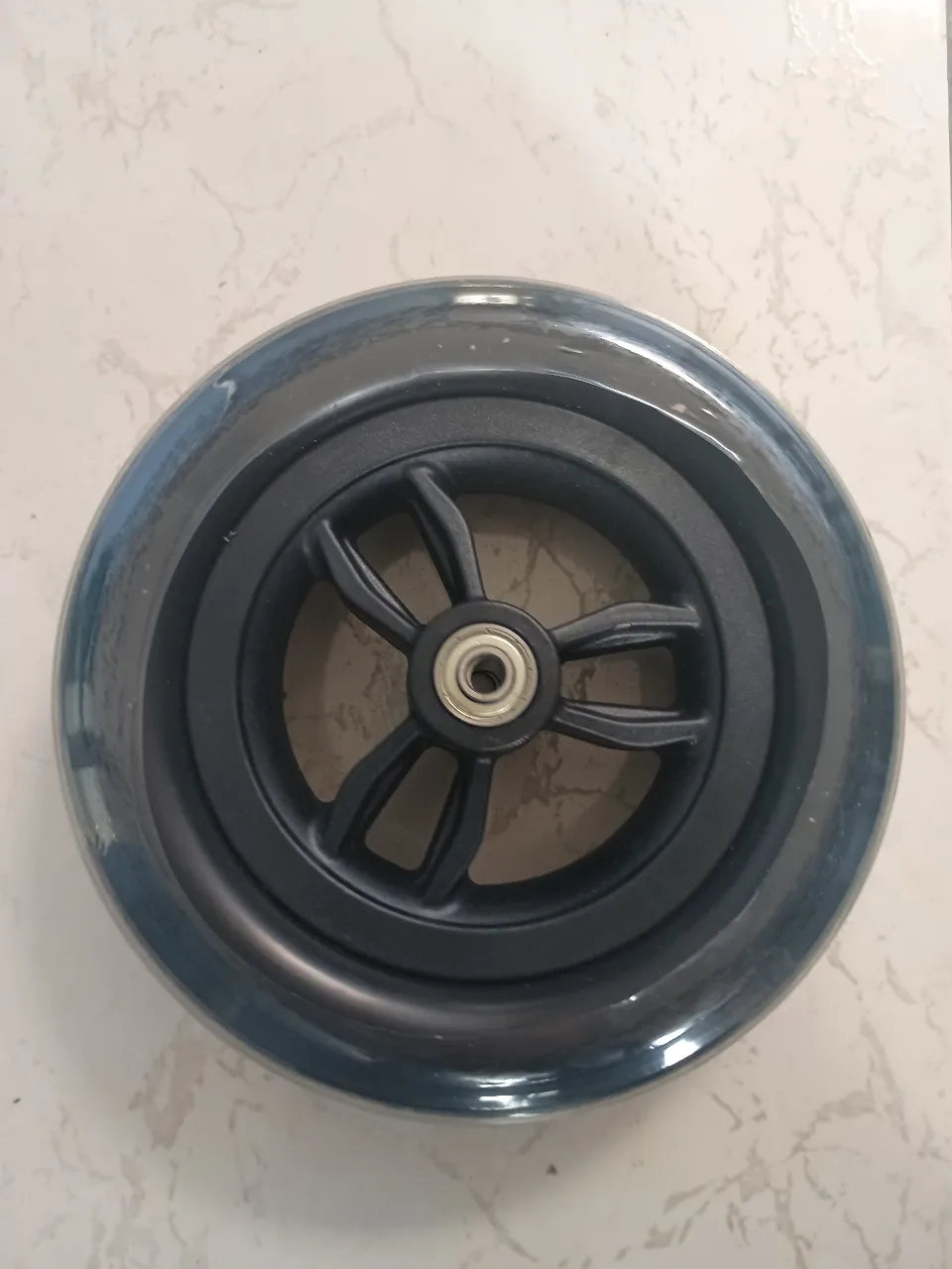 RUEDA MACIZA CON RIN 8" 200 X 50 NEGRA JRWD301 (002); JRWD1002 (MERCURY); FLA-04 (COMFORT SIX); 1031 (VENUS): JRWD602 (SCORPIO); S01 (AGILITY); 1033 (ULTRALIVIANA 2.0)