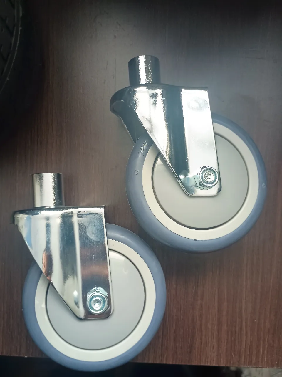 RUEDA MACIZA CON RIN DELANTERA YXH-5B (SILLA PARA AMBULANCIA)