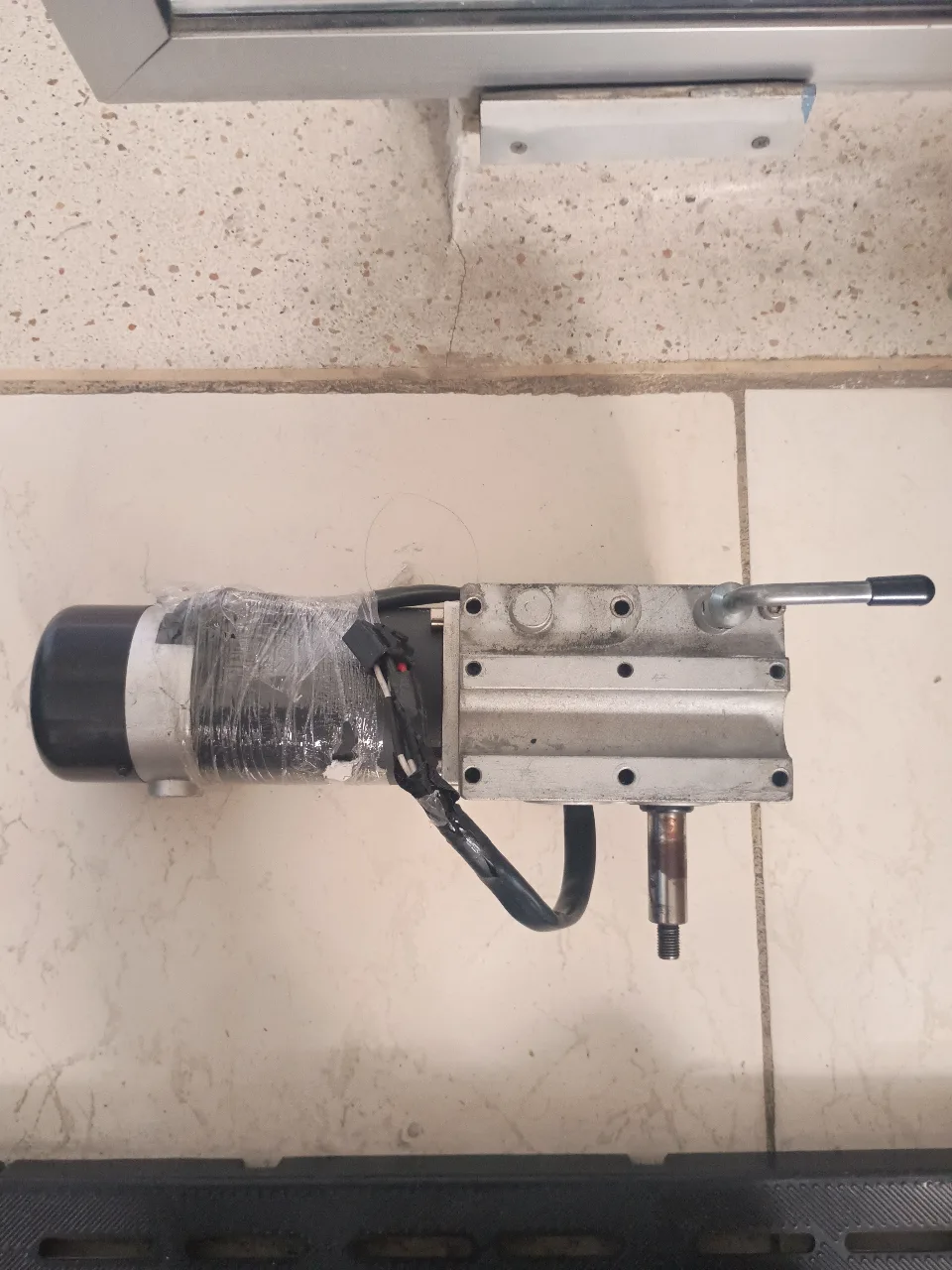 MOTOR 320W 24V MOD. EC82M244832NLGBR CON FRENO ELECTROMAGNETICO (IZQUIERDO Y DERECHO) MODELO 1020 (7020) DE SEGUNDA / USADOS