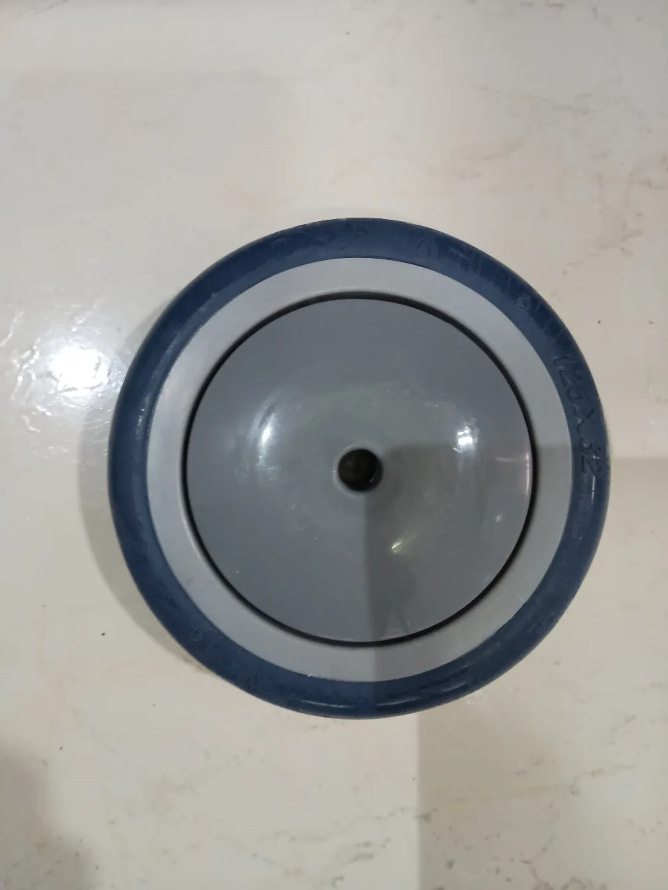 RUEDA MACIZA CON RIN PEQUEÑA TRASERA 125MM YXH-3B (CAMILLA)