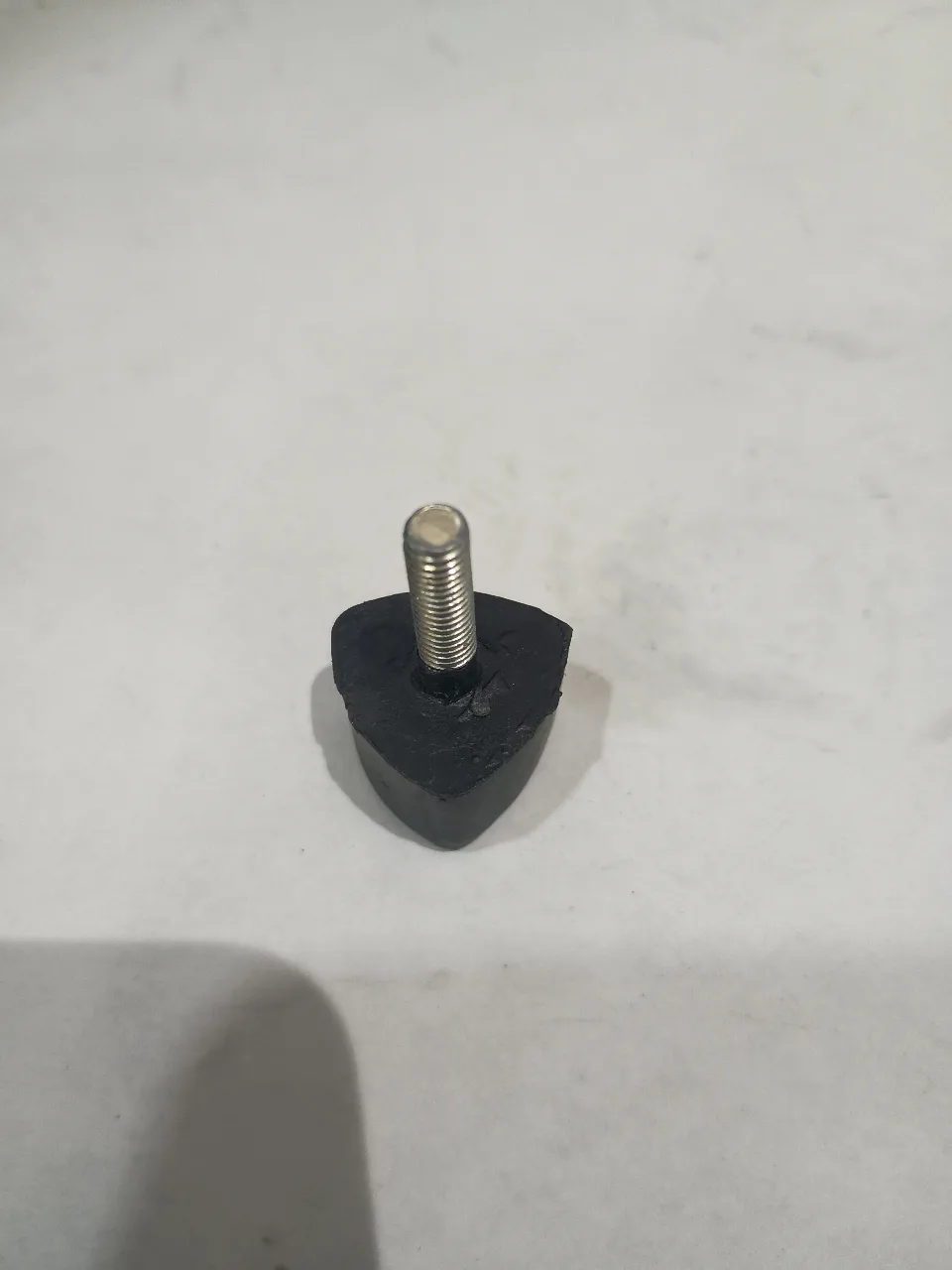 PERILLA CON TORNILLO 4 MM PARA BATERIA SCOOTER MONTECARLO