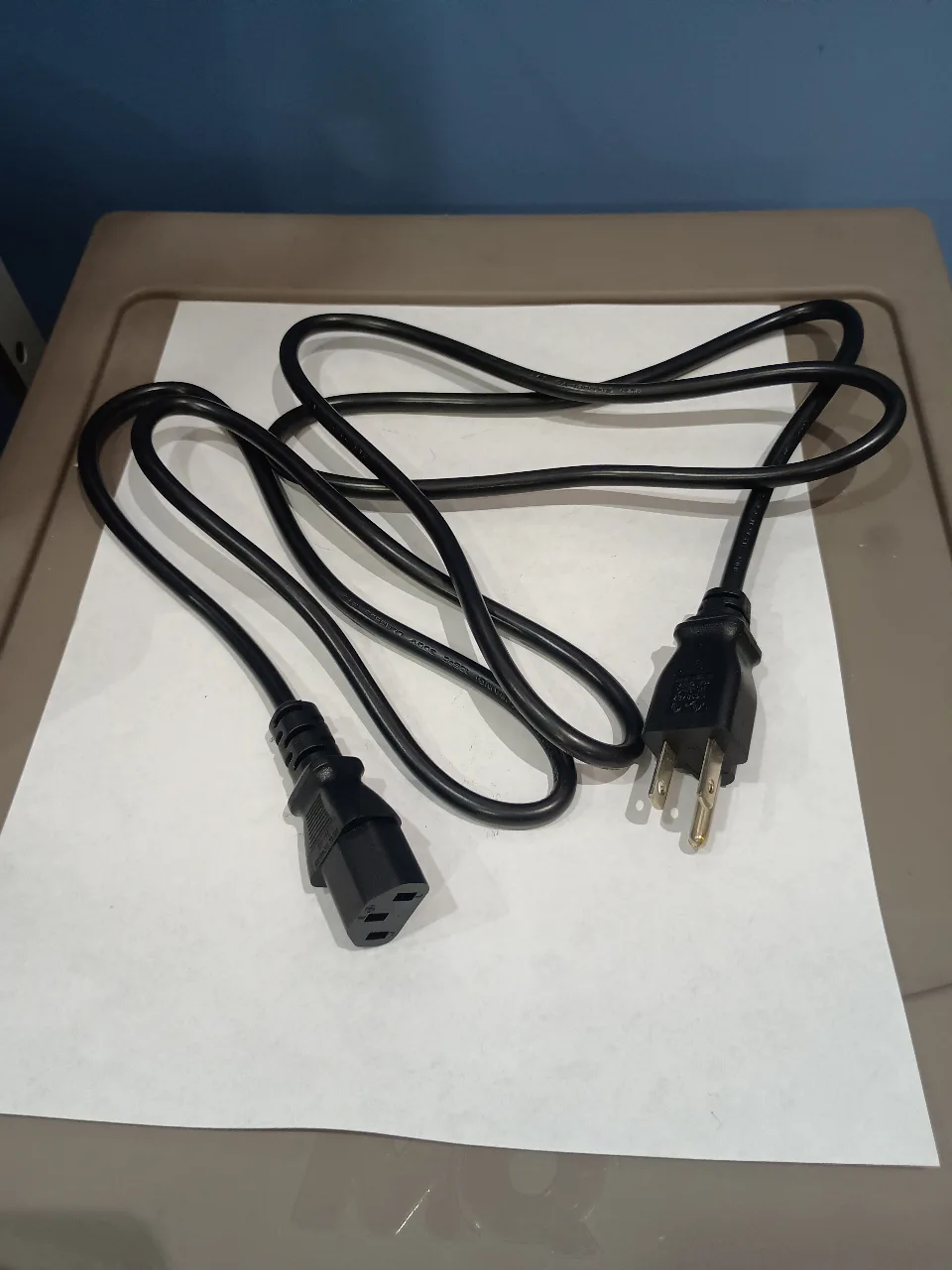 CABLE PARA CARGADOR CON POLO A TIERRA