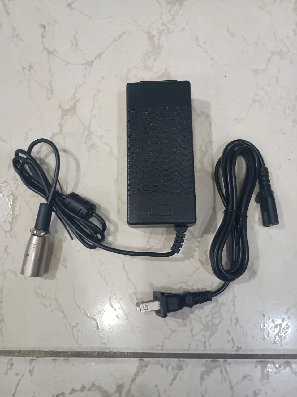 CARGADOR SALVAESCALERA 29.4V 2.5AH MODELO LK150-2940200 TIPO MICROFONO