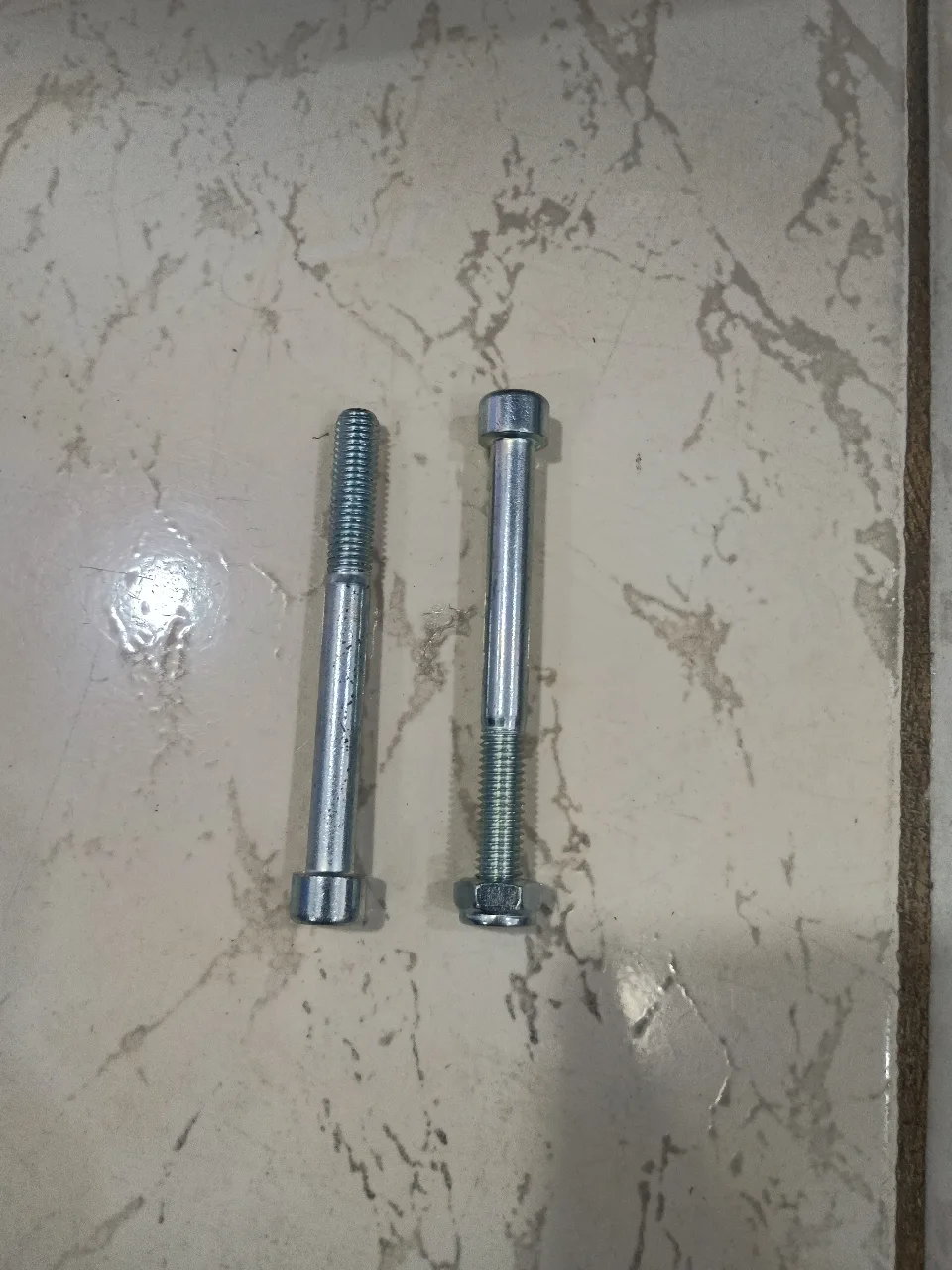 TORNILLO CON TUERCA PARA CAJA DE BATERIAS 12V-20AH